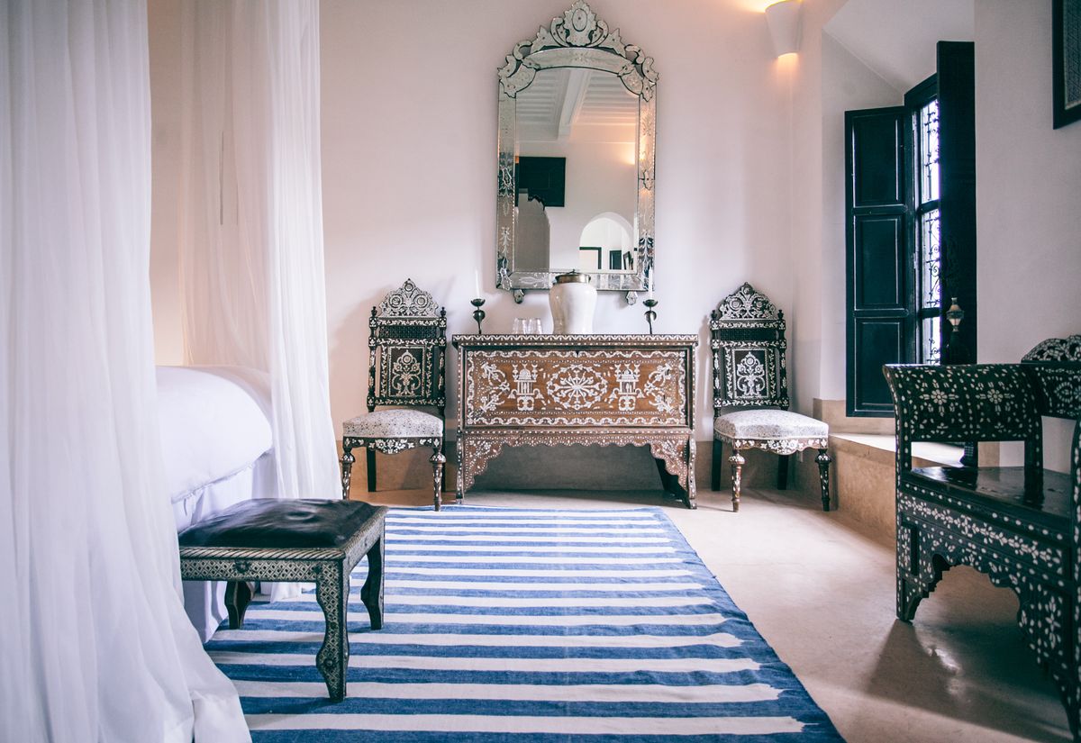 The Orange Blossom Room with white linen and a daybed